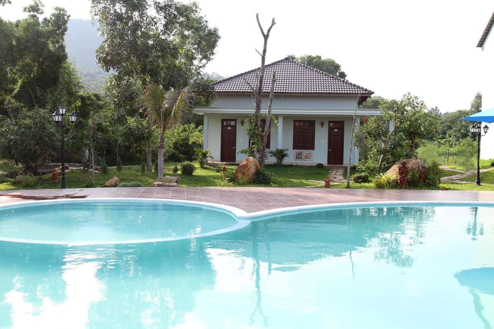 Resort Montana Phu Quoc Exterior photo